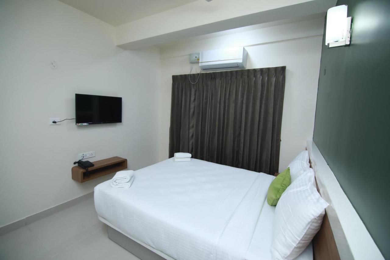 Hotel Royal Blooms Bangalore Eksteriør bilde