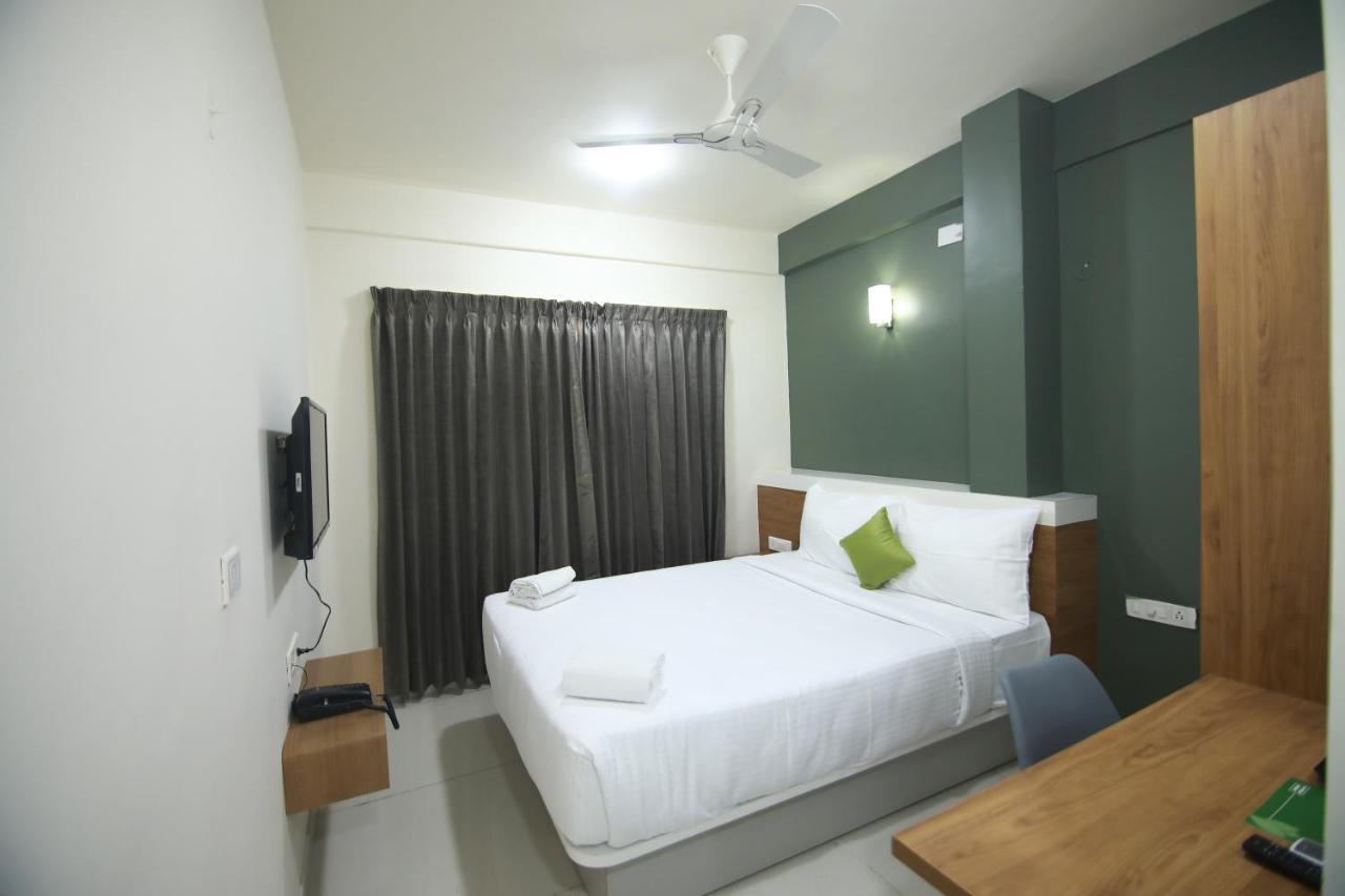 Hotel Royal Blooms Bangalore Eksteriør bilde