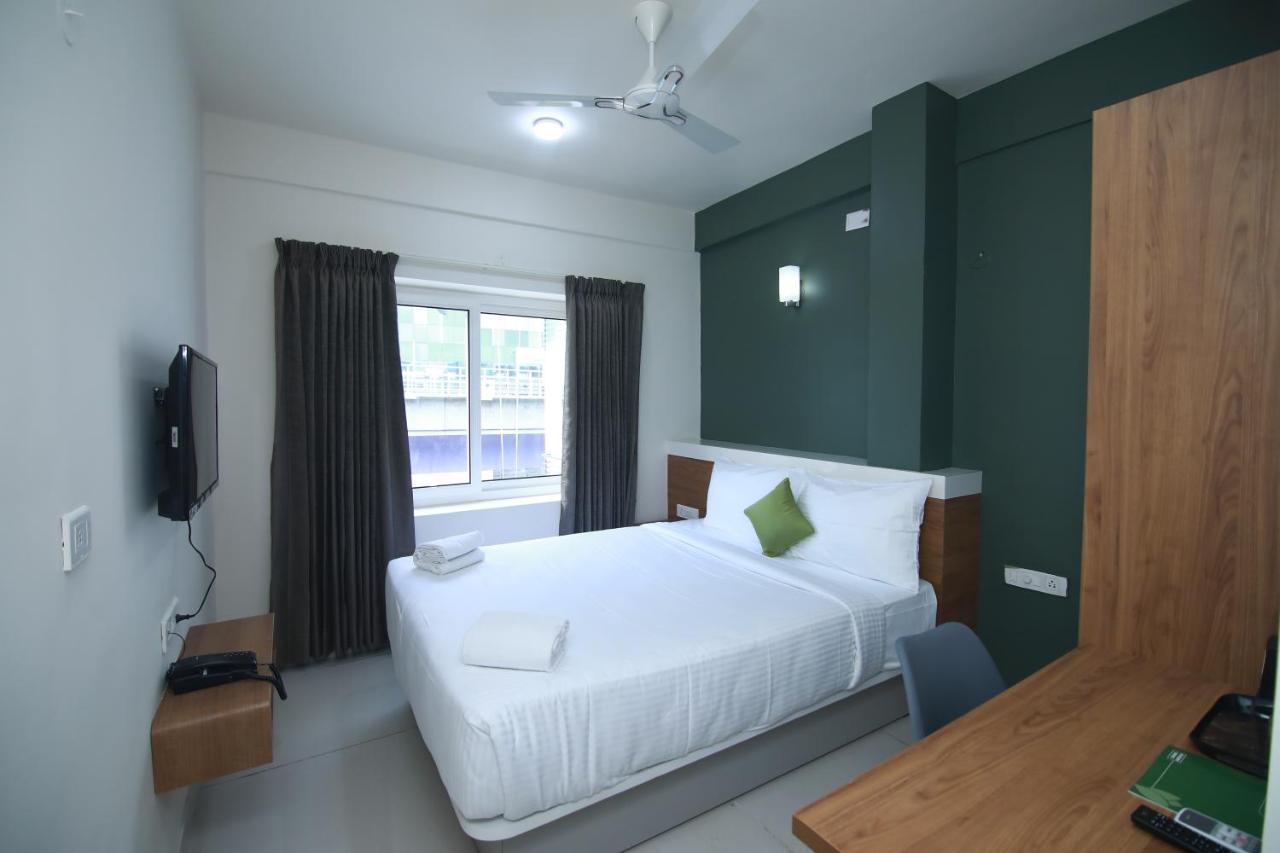 Hotel Royal Blooms Bangalore Eksteriør bilde