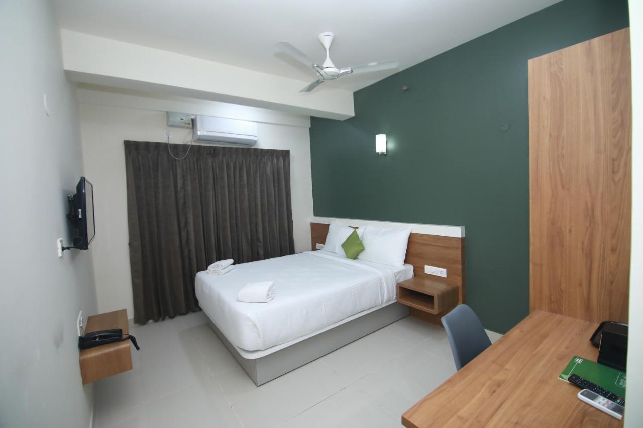 Hotel Royal Blooms Bangalore Eksteriør bilde