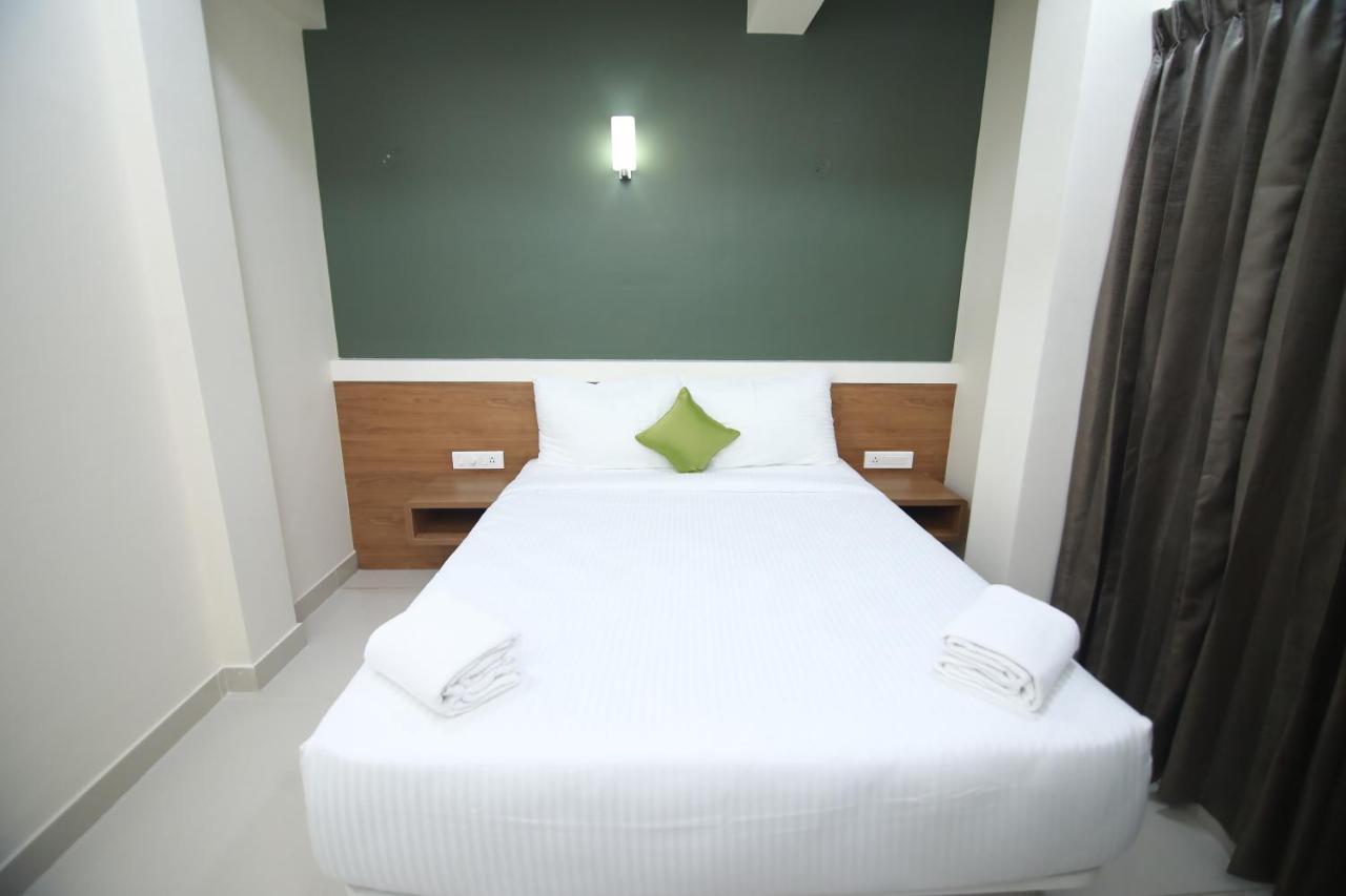 Hotel Royal Blooms Bangalore Eksteriør bilde